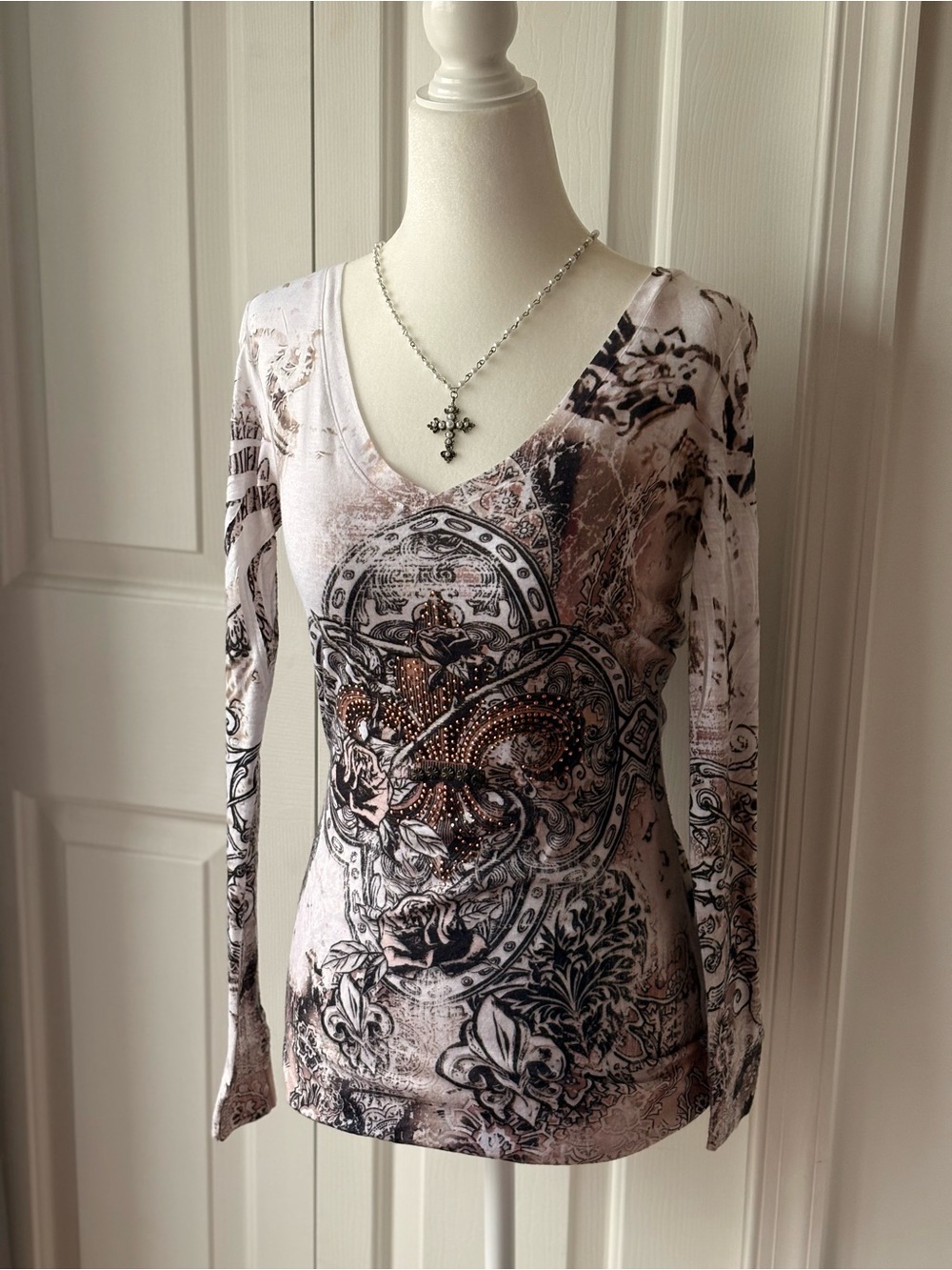 Label on women's top - Picture 5 of 7